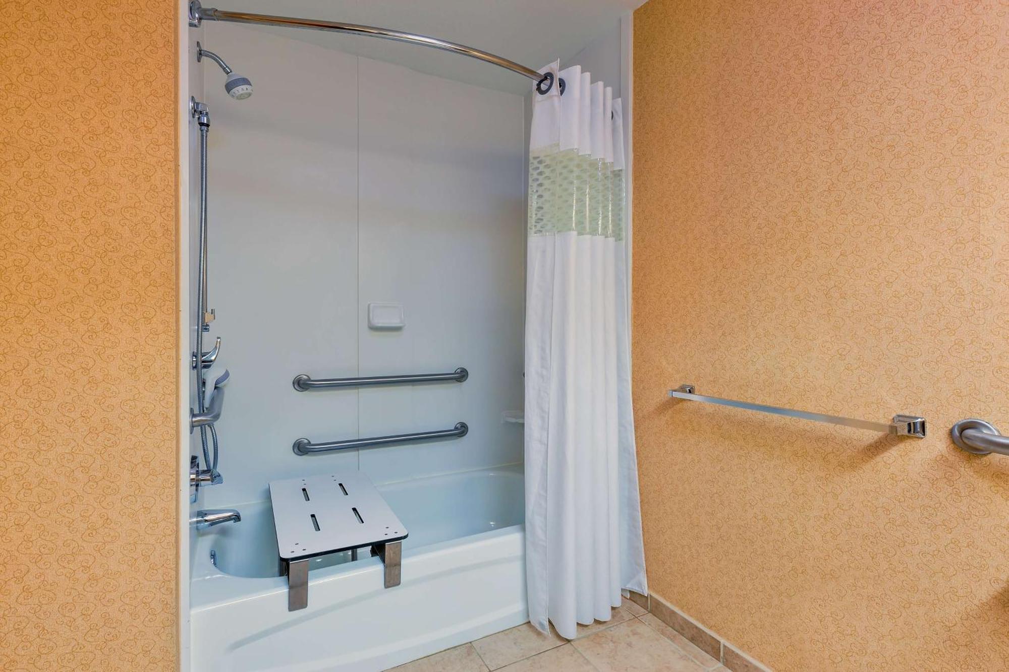 Hampton Inn Марион Экстерьер фото