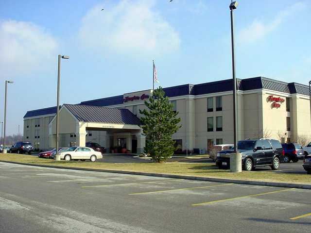 Hampton Inn Марион Экстерьер фото